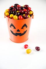 159px-Chocolate_Candies_in_Pumpkin_Pail_(5076897960)